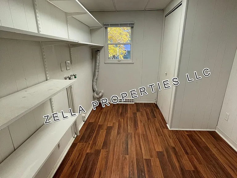 407 E Burgess St — Photo 8