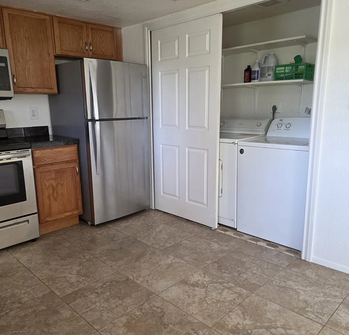 2 bed, 900 sqft, $1,400 — Photo 4