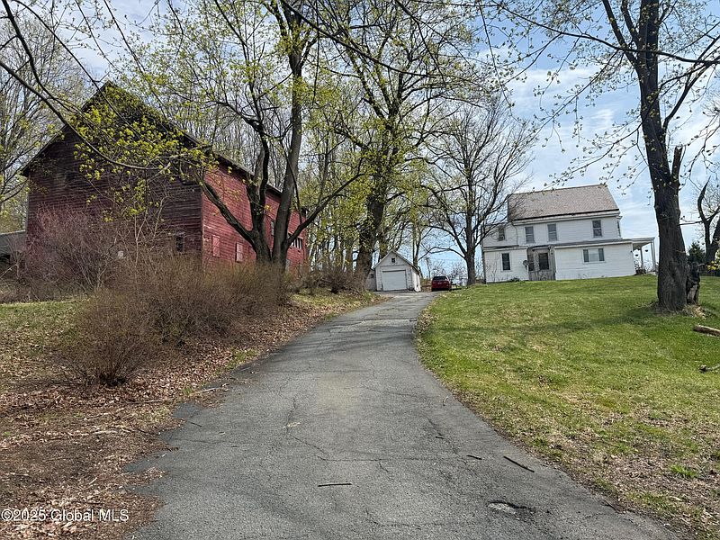 4th image of 935 Hoosick Road