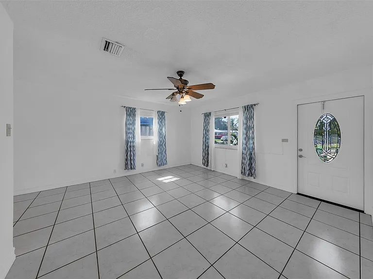 1906 NW 45th Ct — Photo 4