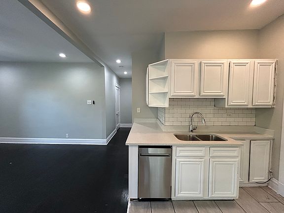 2nd image of 4301 W Wrightwood Ave #2