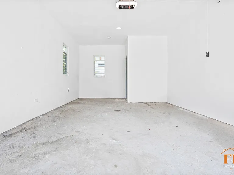 4884 Bo Terranova — Photo 38