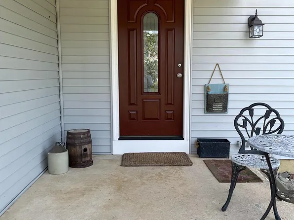 27 Cedar Creek Dr, Laurel Springs, NJ 08021