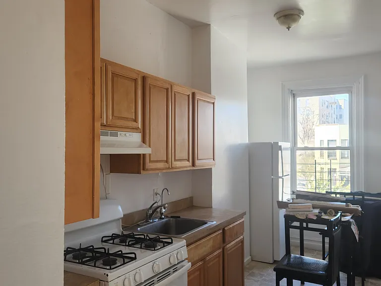 1417 Crotona Ave — Photo 2