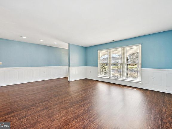 5th image of 20 Buxton Ct