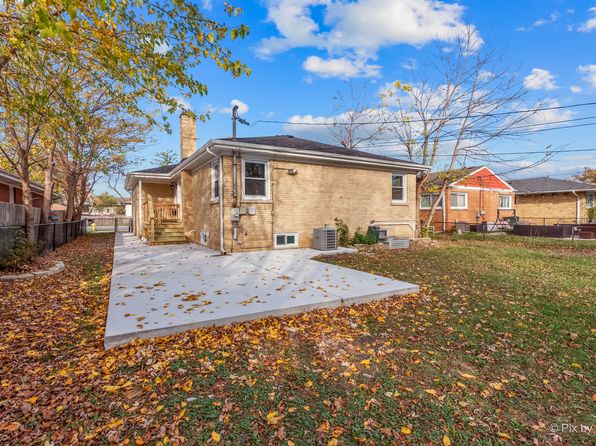 909 Oakton St, Park Ridge, IL 60068