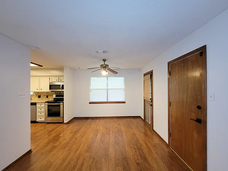 10282 Valley Dr S — Photo 8