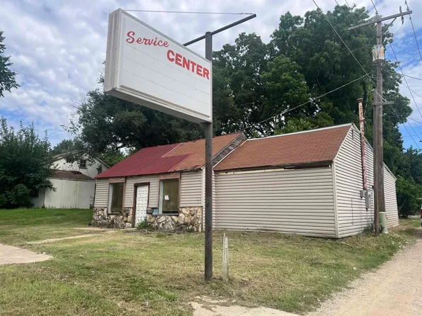 408 E Madison Ave, Arkansas City, KS 67005