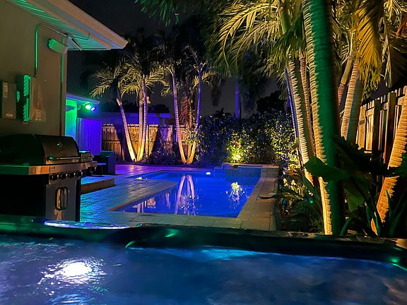 Hot tub looking at the pool