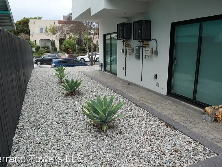 4570 Oakwood Ave #4570 — Photo 13