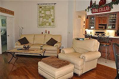 3rd image of 521 E Creekside Ct