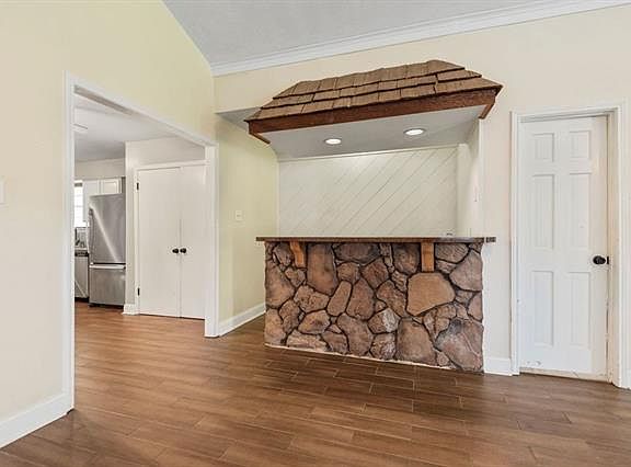 5th image of 515 Hesper Ave