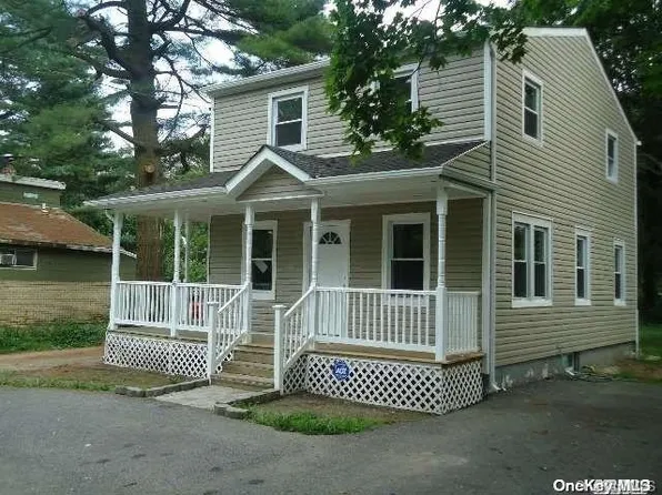 6 S 5th Avenue, Brentwood, NY 11717