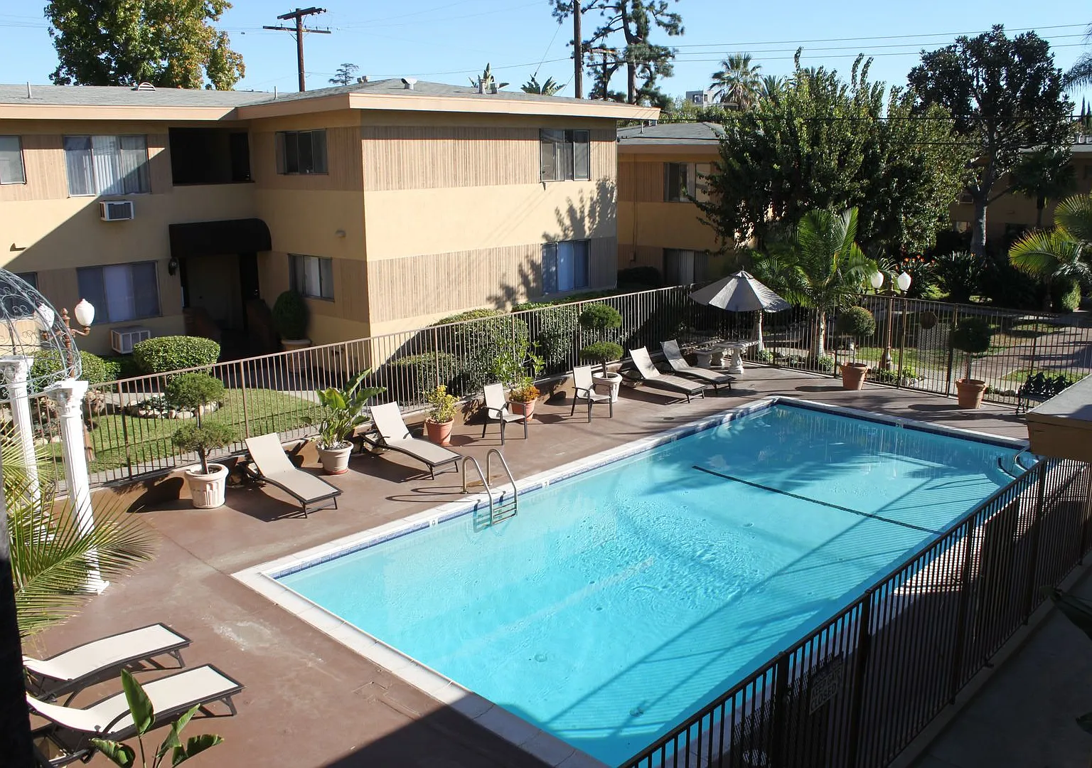Courtyard Apartments — Photo 4