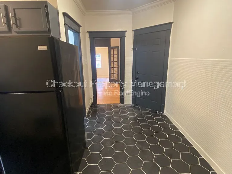 2035 Maury Ave — Photo 6