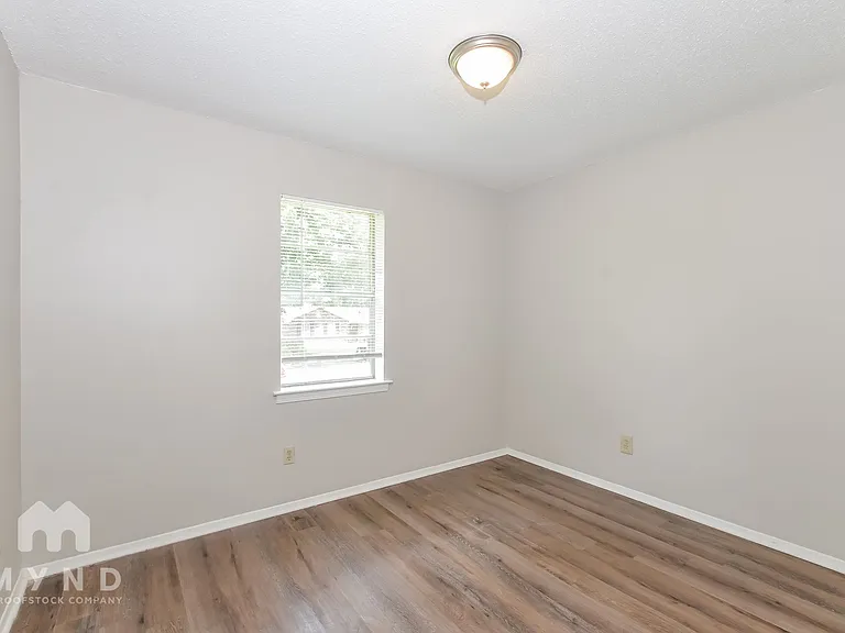 6875 Embassy Cir — Photo 16