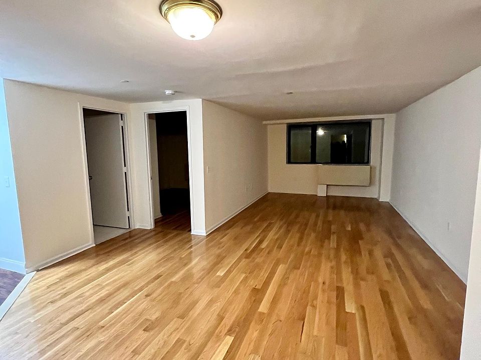 2nd image of 15910 71st Ave APT 5M