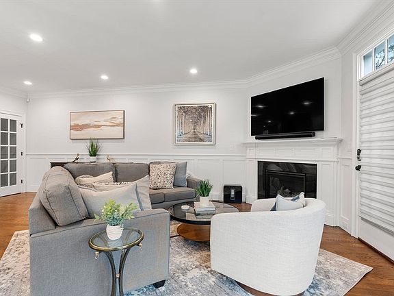 5th image of 210 Evelyn Rd #210