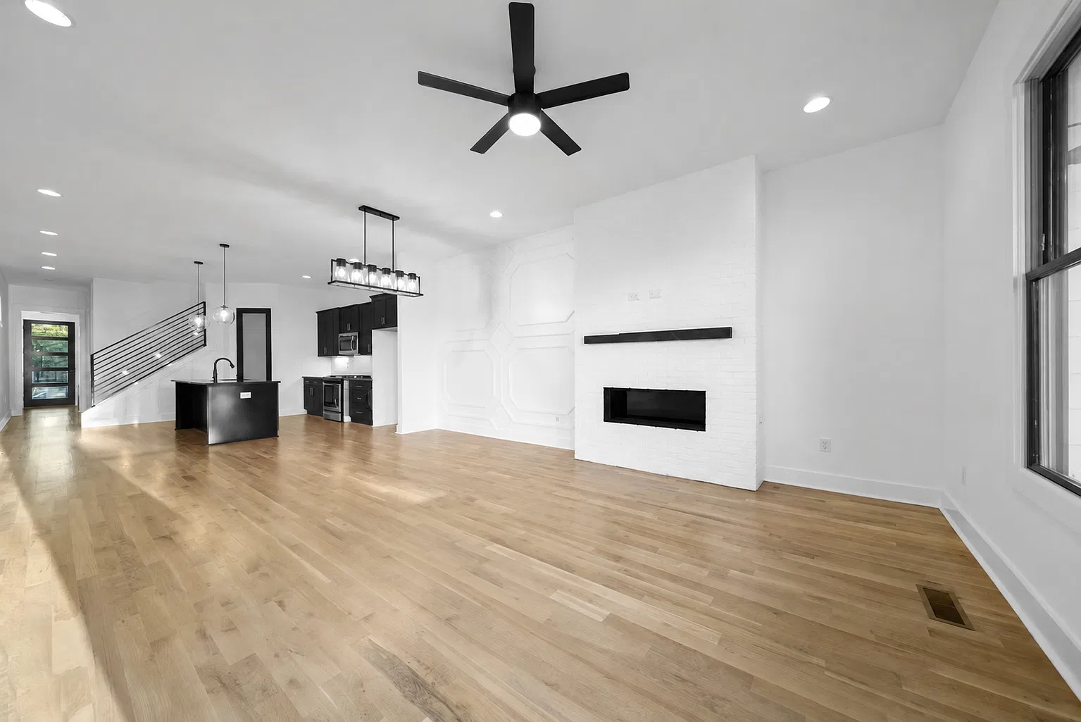 4 bed, 3.5 bath, 2281 sqft, $3,300 — Photo 3