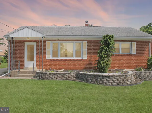 2900 Morningside Dr, Camp Hill, PA 17011