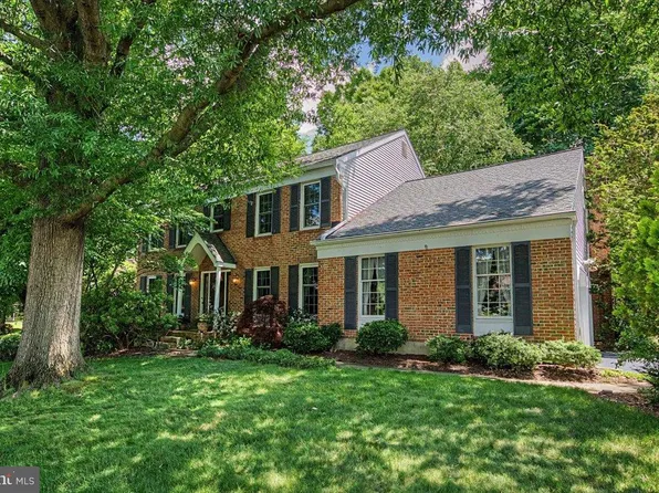 1 Ice Pond Trl, Hockessin, DE 19707
