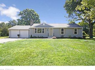 4 Skidmore Ln, Sandy Hook, CT 06482