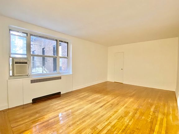 3rd image of 340 W 55th St APT 3C