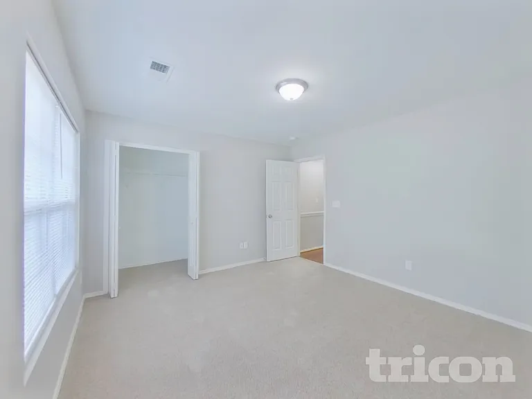 2226 Buckleigh Dr — Photo 13
