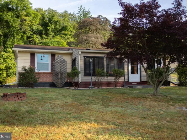 1009 Terrace Heights Dr, Hancock, MD 21750