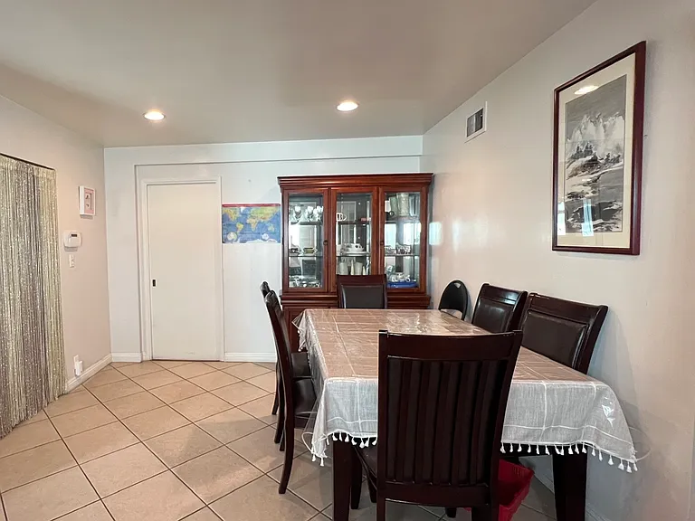 320 E Colorado Blvd — Photo 4