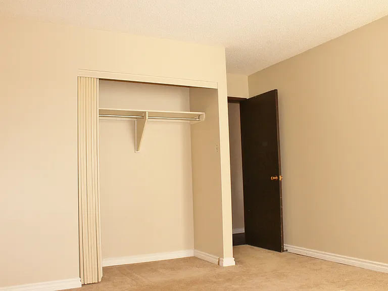 10120 Manning Ave — Photo 16