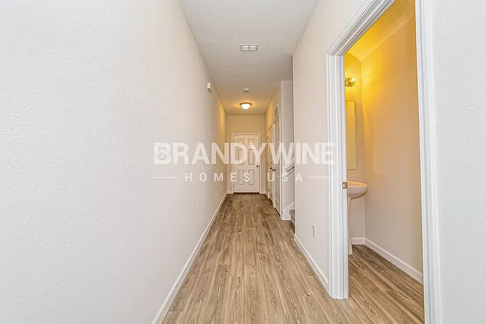 558 Kit St — Photo 9