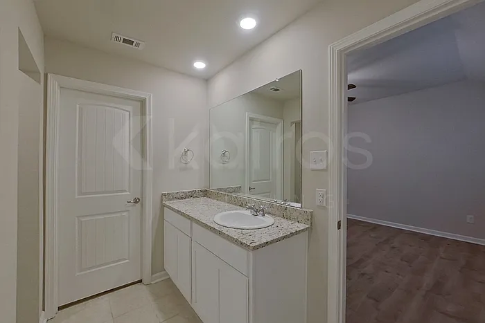 112 Yardley Ct — Photo 6