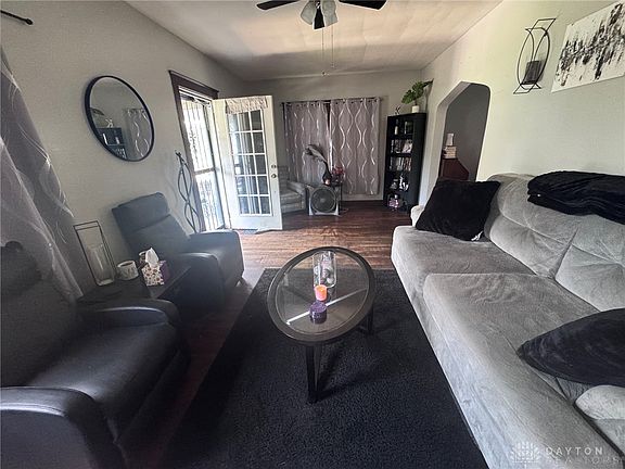4th image of 229 Huron Ave