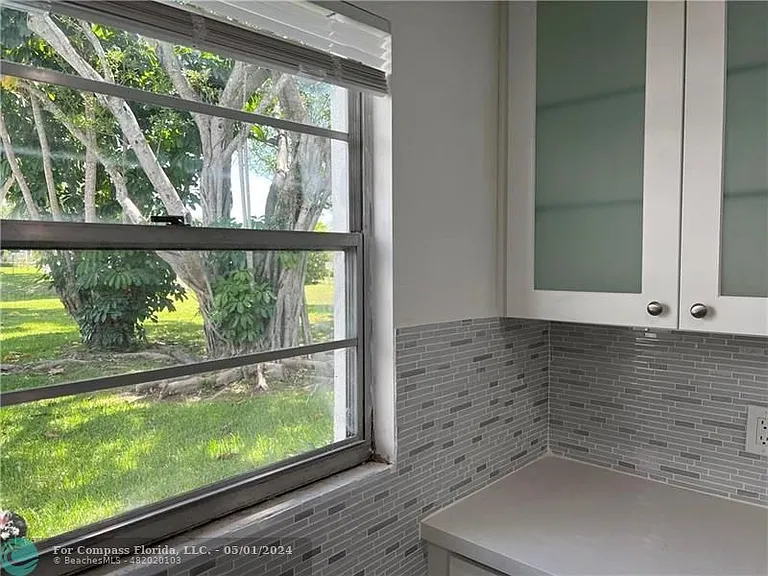 321 Newport Ct #V-unit 321 — Photo 6