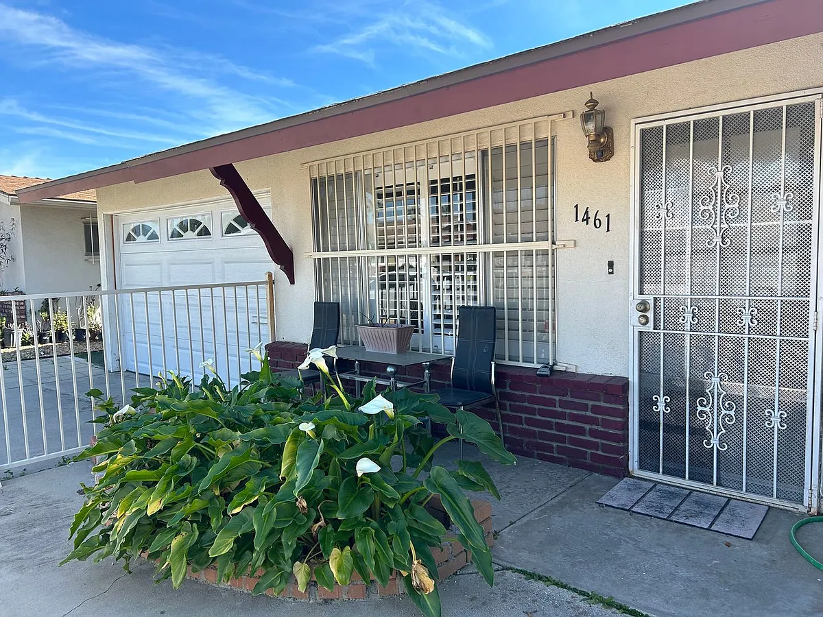 Building Photo - 1461 W Mayberry Ave
