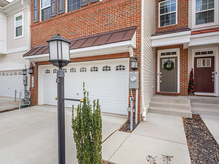 1295 Orchid Rd — Photo 2