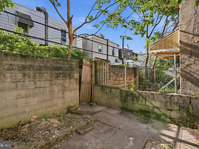 1631 S Etting St — Photo 30