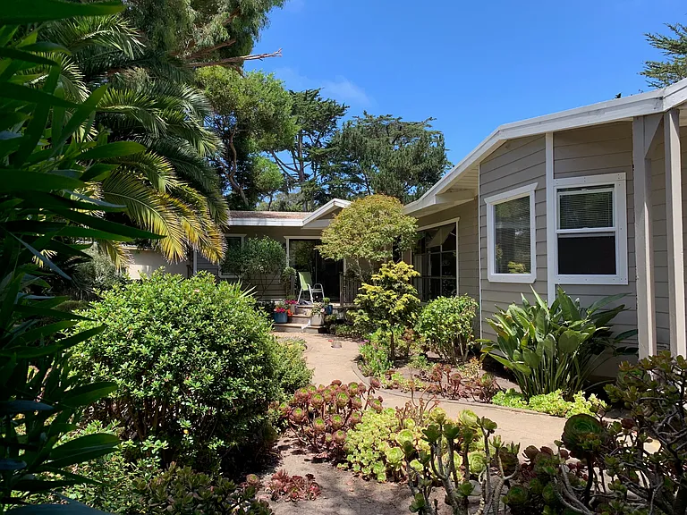 707 Crocker Ave — Photo 2