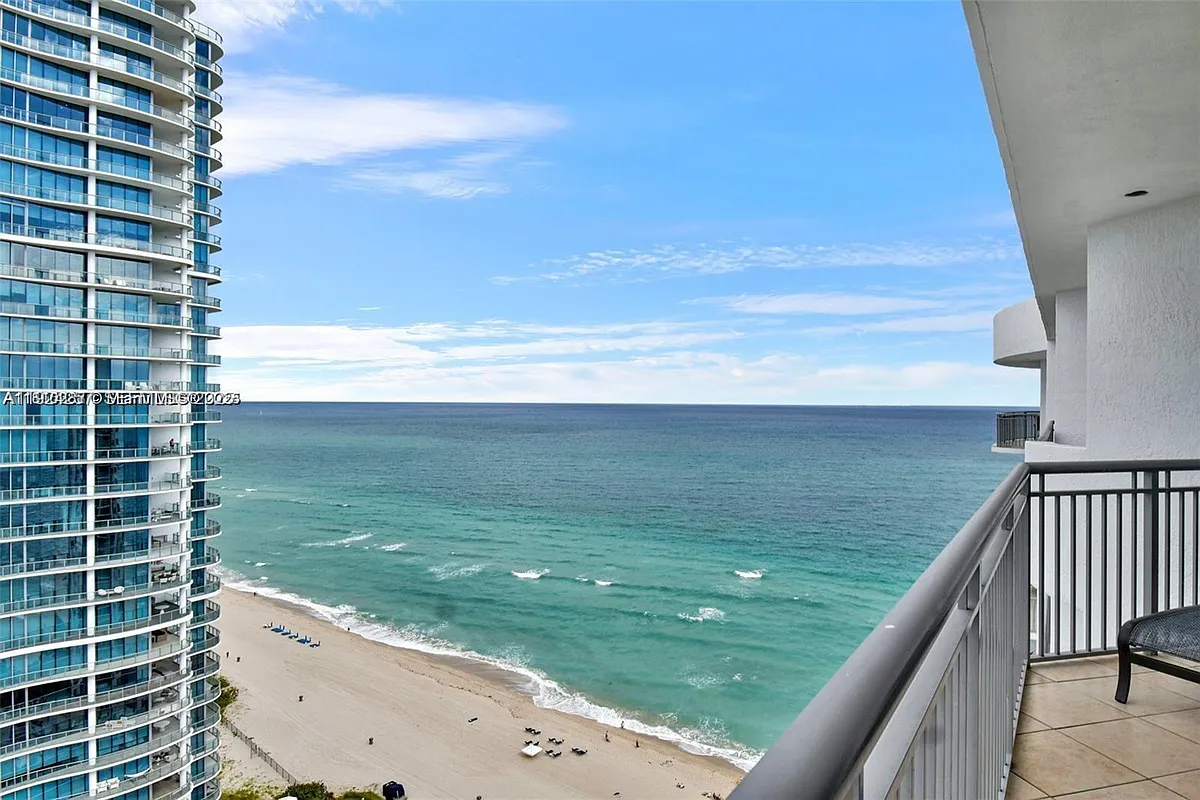 Building Photo - 17375 Collins Ave #2706
