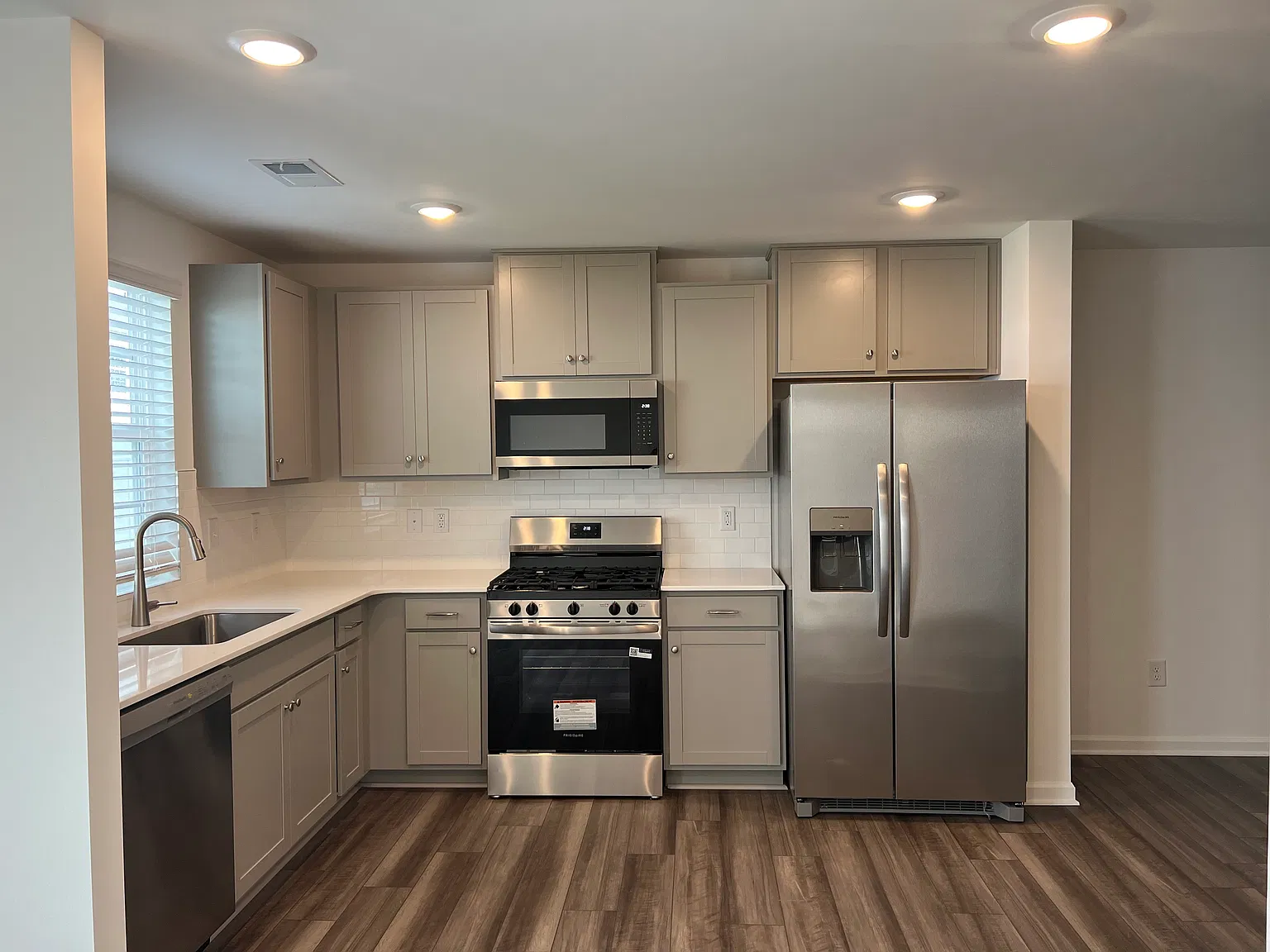 3 bed, 2.5 bath, 1346 sqft, $1,850 — Photo 2