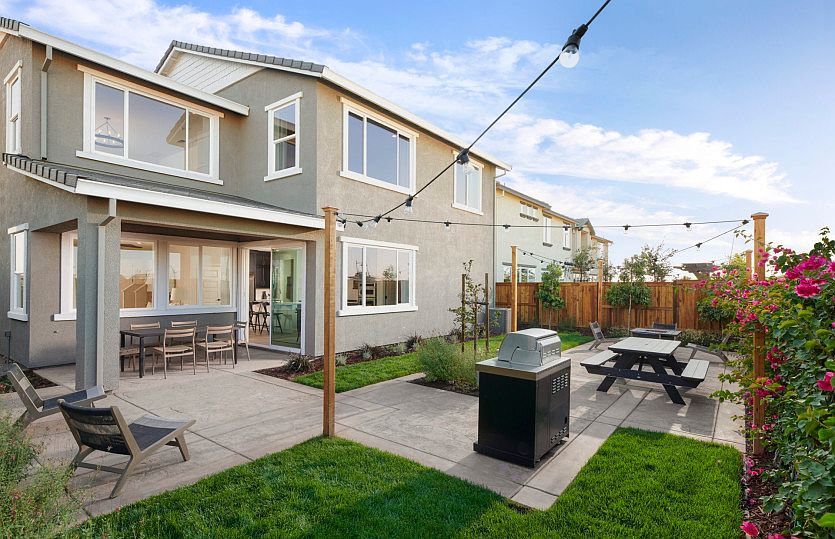 Roslyn Model Backyard