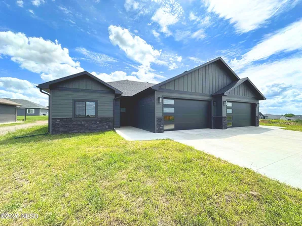 685 Kaylee Ct, Watertown, SD 57201