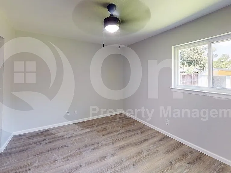 633 Stroud Ln — Photo 11