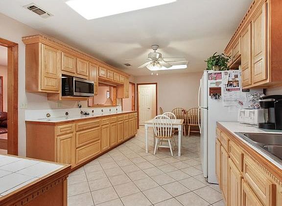 4th image of 215 John Hopkins Dr