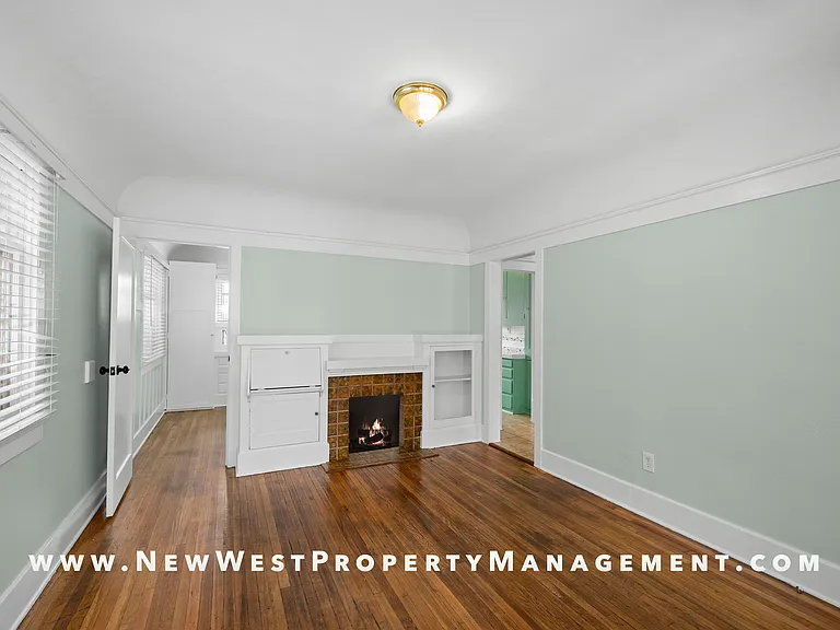 2417 Market St — Photo 13