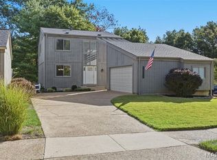 1675 Country Hill Ln, Ballwin, MO 63021
