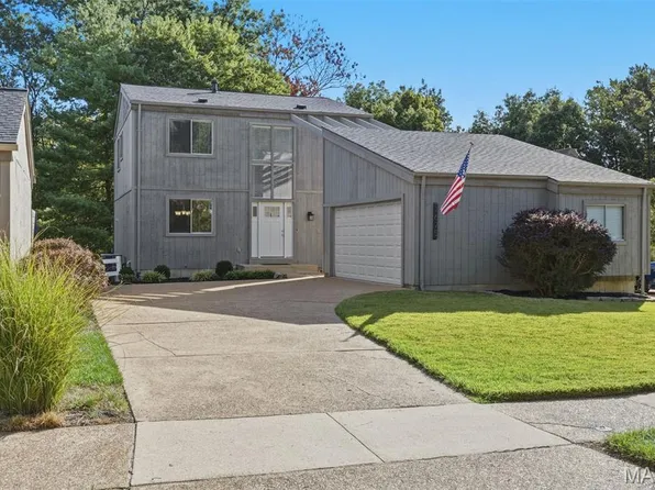1675 Country Hill Ln, Ballwin, MO 63021