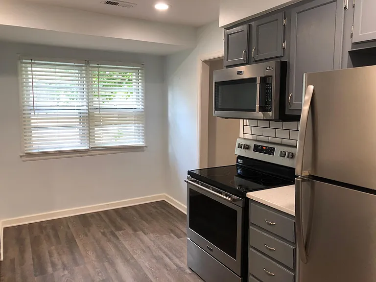 8008 Newton St — Photo 4