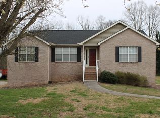 1302 S Courtney Oak Ln, Knoxville, TN 37938